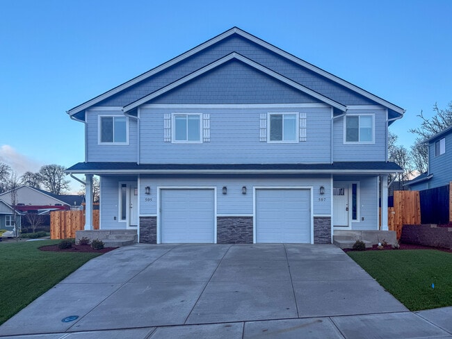 property at 507 NW Hillcrest Dr