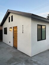 7738 Whitsett Ave in Los Angeles, CA - Building Photo - Building Photo