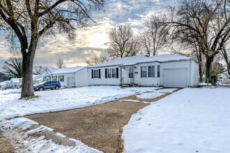 1426 Akron Dr in St. Louis, MO - Building Photo - Building Photo