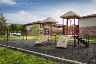 Bristol Gardens in Decatur, IL - Building Photo - Building Photo