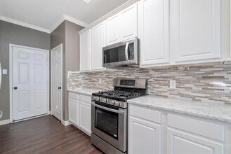 17139 Oakwood Chase Dr in Spring, TX - Building Photo - Building Photo
