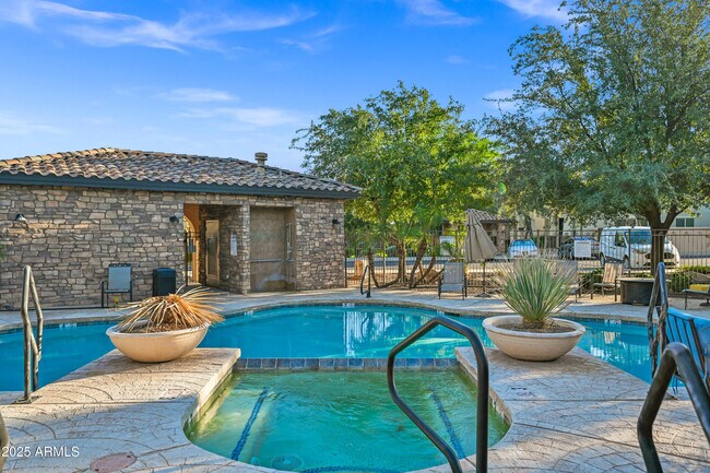 2060 E Heartwood Ln in Phoenix, AZ - Building Photo - Building Photo