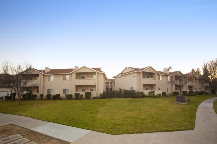 Swift Court Apartments in Fresno, CA - Building Photo