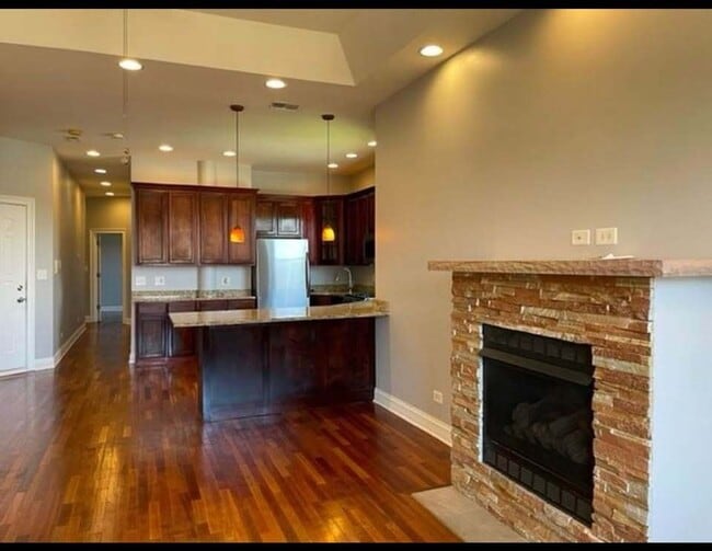 1519 E Marquette Rd in Chicago, IL - Building Photo - Building Photo