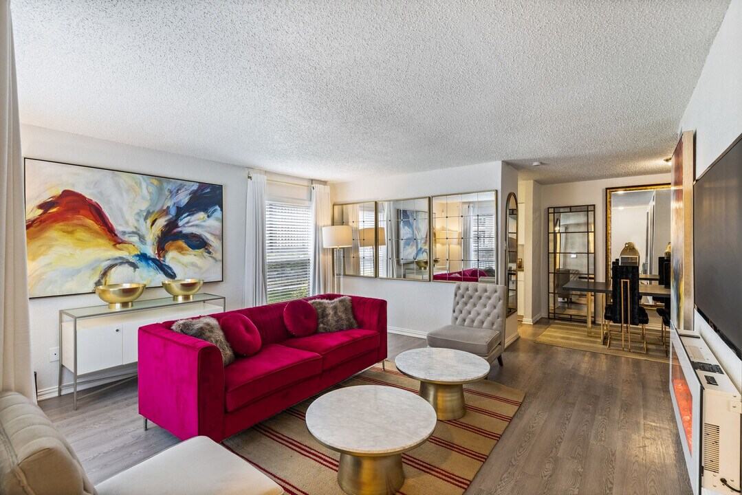 The Estates at Avenstar in Houston, TX - Building Photo