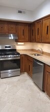 11 Cross Keys Rd, Unit A in Baltimore, MD - Building Photo - Building Photo
