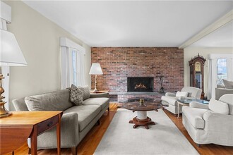 155 Taylor Rd in Portsmouth, RI - Building Photo - Building Photo