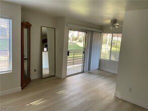 2121 Sealion Dr in Las Vegas, NV - Building Photo - Building Photo