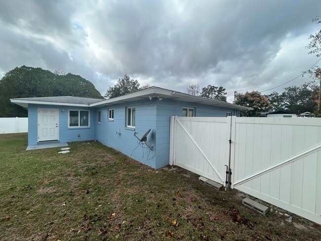 21570 SW Raintree St in Dunnellon, FL - Building Photo - Building Photo