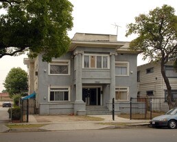 3940 S Hill St in Los Angeles, CA - Building Photo