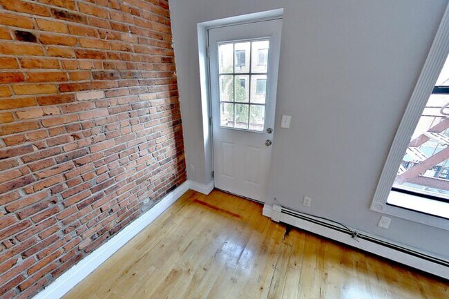 40 Avenue B, Unit 3E in New York, NY - Foto de edificio - Building Photo