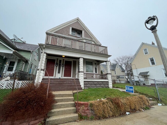 2212-2214-2214 N Holton St in Milwaukee, WI - Building Photo - Building Photo