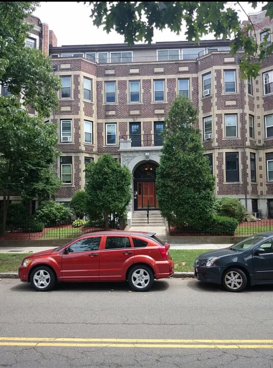 390 Riverway in Boston, MA - Building Photo