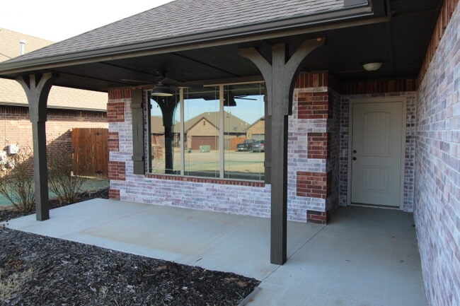 20558 Pioneer Dr in Harrah, OK - Building Photo - Building Photo