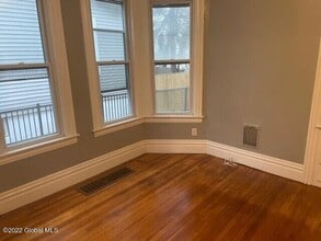 2337 16th St-Unit -Unit 2 in Troy, NY - Building Photo - Building Photo