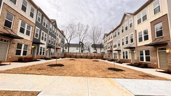 3011 Citizens Ln in Charlotte, NC - Building Photo