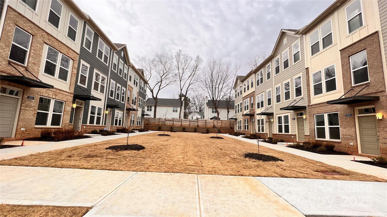 3011 Citizens Ln in Charlotte, NC - Building Photo