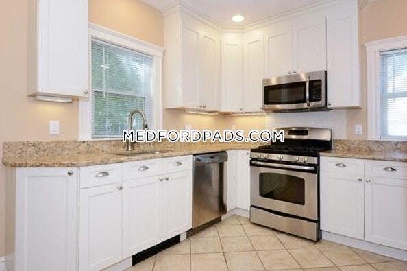 35 Saint Clements Rd in Medford, MA - Building Photo - Building Photo