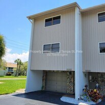 12310 Capri Cir N in Treasure Island, FL - Building Photo
