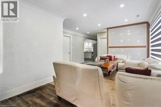 251 King St E in Stoney Creek, ON - Building Photo - Building Photo