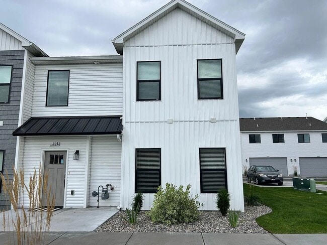 property at 2913 Sunburst Dr