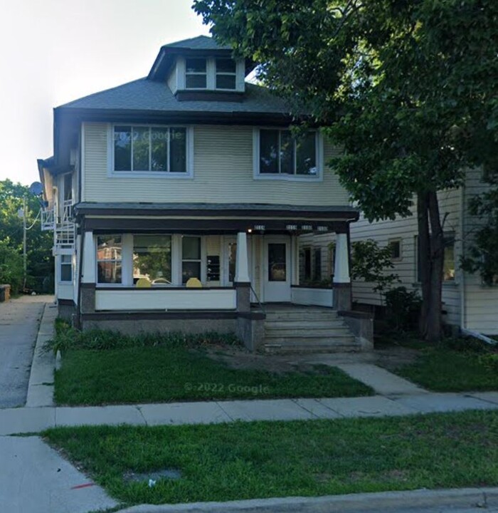 2118 E Washington Ave, Unit 2116 in Madison, WI - Foto de edificio