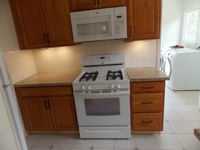 6201 Commodore Sloat Dr, Unit 6201 in Los Angeles, CA - Foto de edificio - Building Photo