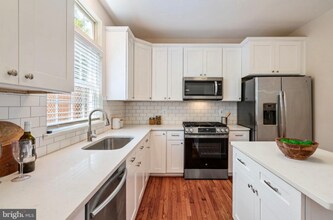 7873 Cranford Farm Cir in Lorton, VA - Building Photo - Building Photo