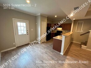 5026 Summit Wood in San Antonio, TX - Building Photo - Building Photo