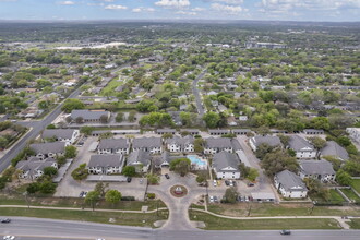 SoCo Apartments in Austin, TX - Foto de edificio - Building Photo