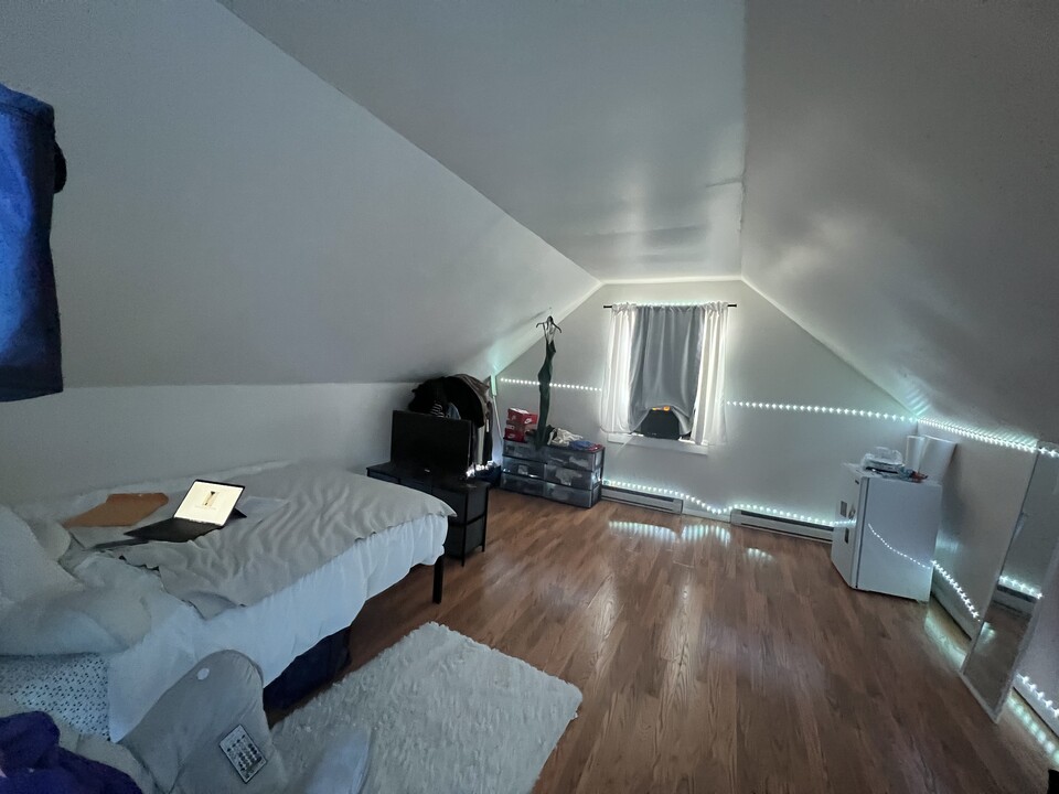 74 N Allen St, Unit 2 in Albany, NY - Foto de edificio