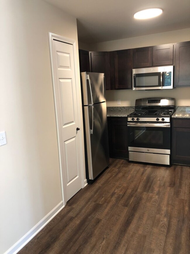 8221 Promenade Cir in Utica, MI - Building Photo - Building Photo