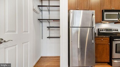 1501 27th St SE, Unit 406 in Washington, DC - Building Photo - Building Photo