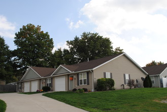 Meadow Wood Apartments in Salem, OH - Building Photo - Building Photo