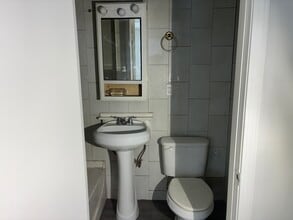 156 E 107th St in Chicago, IL - Foto de edificio - Building Photo