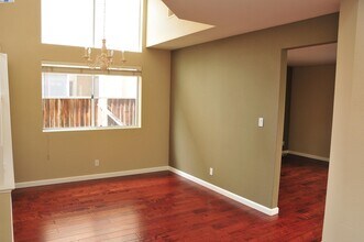 275 Woodruff Way in Milpitas, CA - Building Photo - Building Photo