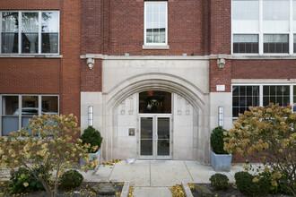 Larchmont Lofts in Chicago, IL - Foto de edificio - Building Photo