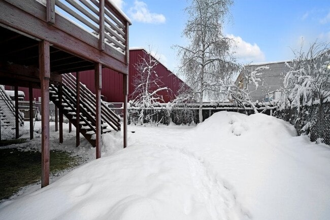 1580 Market St, Unit B - Upstairs bd 2 in Fairbanks, AK - Building Photo - Building Photo