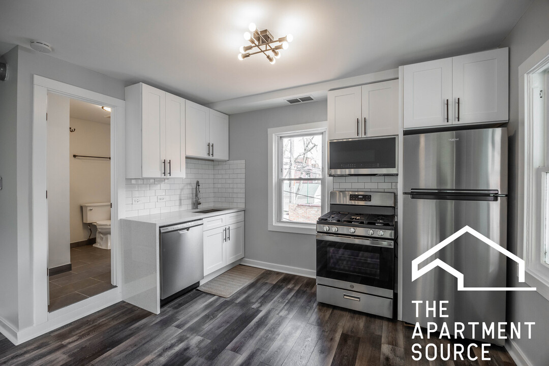 2206 W Erie St in Chicago, IL - Building Photo