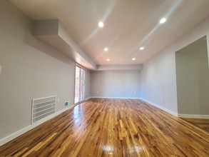 1903 Country Ln in Ewing Township, NJ - Foto de edificio - Building Photo