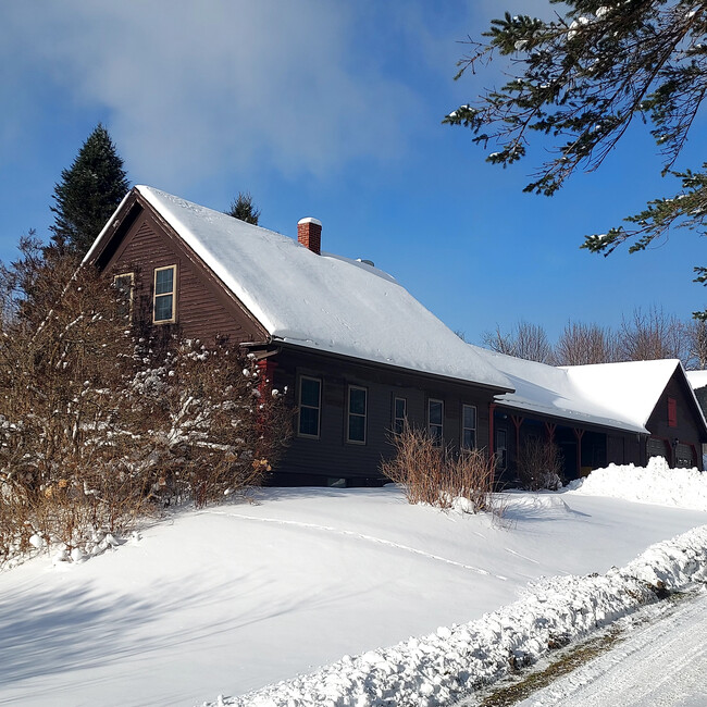 1101 Heights Rd in Glover, VT - Building Photo - Building Photo