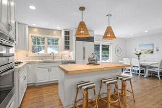 2421 Noyack Rd in Southampton, NY - Building Photo - Building Photo