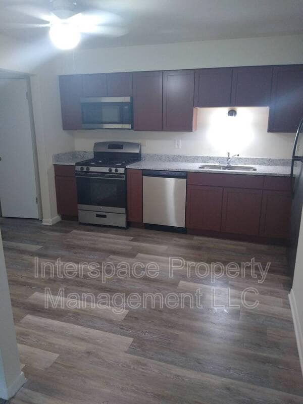 property at 9841 S Harlem Ave