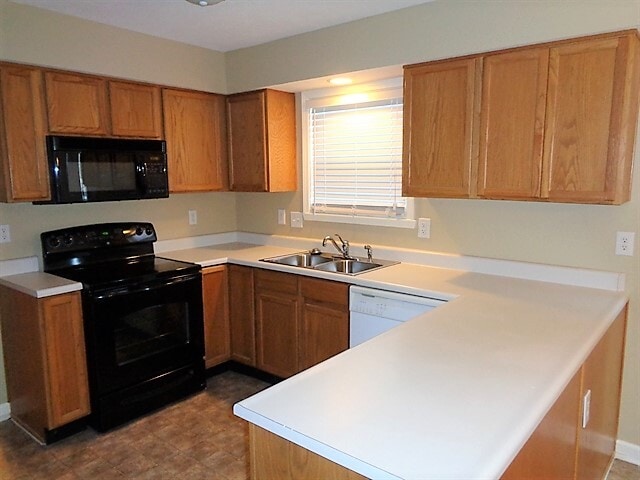 1226 Burr Oak Ct in Greenwood, IN - Foto de edificio - Building Photo