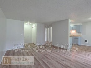 1384 NE 186th Ave in Portland, OR - Building Photo - Building Photo