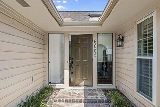 6005 Daven Oaks Dr in Dallas, TX - Building Photo - Building Photo