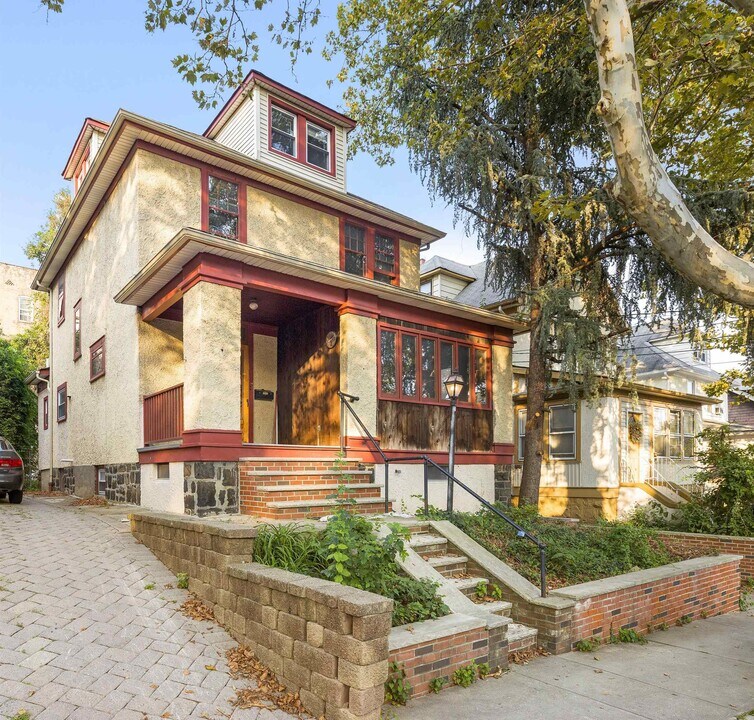 322 78th St in North Bergen, NJ - Building Photo