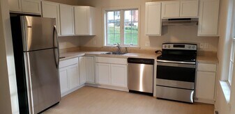 12 Robinson Ave, Unit 1 in Bedford Hills, NY - Building Photo