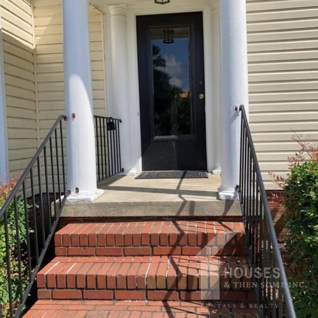 11 Cateechee Ave in Greenville, SC - Foto de edificio - Building Photo