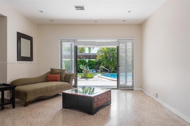 9100 SW 81st Ave in Miami, FL - Building Photo - Building Photo